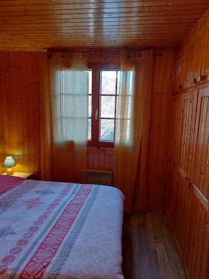 Chalet | 1 bedroom, individually furnished, bed sheets - Apartment in the Vosges (Saint-Maurice-sur-Moselle)