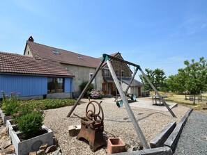 Exterior - Simplistic Holiday Home in Rémilly With a Terrace (Remilly)