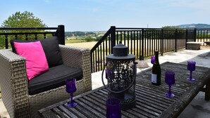 House | Balcony - Simplistic Holiday Home in Rémilly With a Terrace (Remilly)