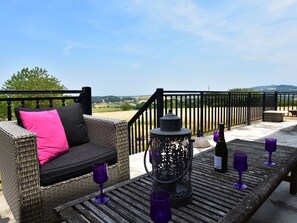 House | Balcony - Simplistic Holiday Home in Rémilly With a Terrace (Remilly)