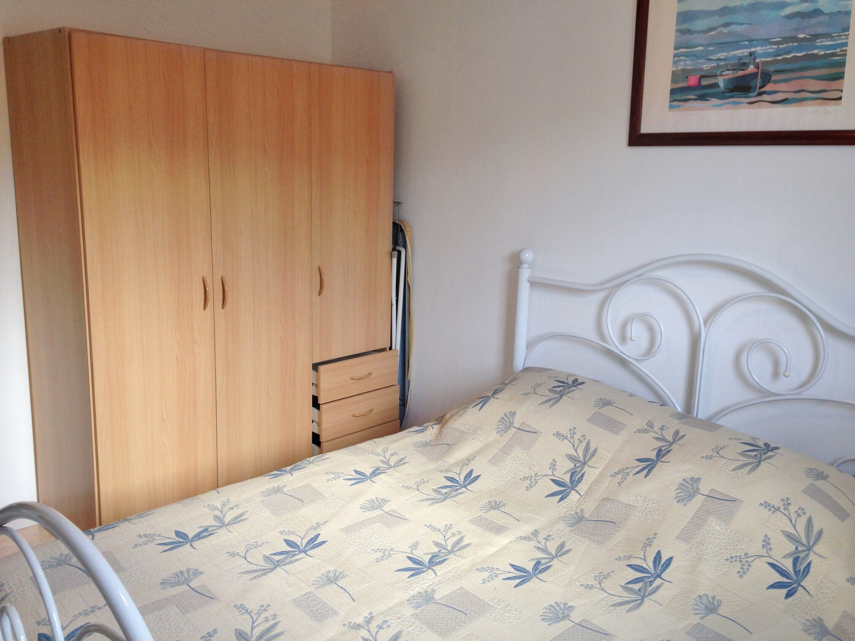 House | 3 bedrooms, individually furnished, bed sheets