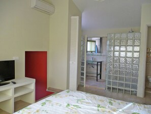 Villa | Bathroom - Villa in Reillanne With Private Pool (Reillanne)