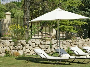 Pool - Villa in Reillanne With Private Pool (Reillanne)