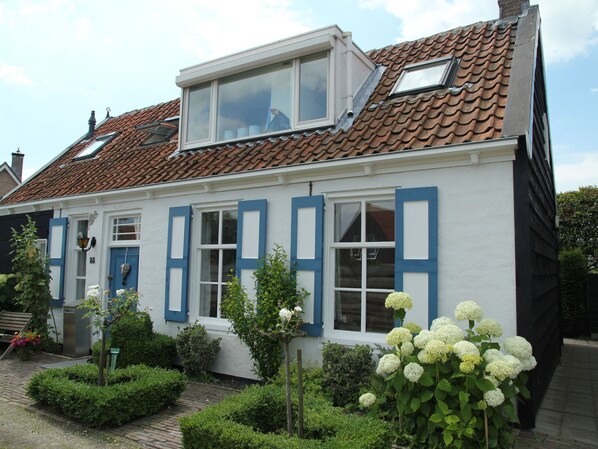 House | Exterior - Holiday Home With Fenced Garden in a Quiet Spot in Koudekerke (Koudekerke)