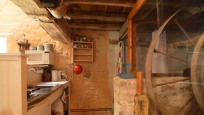 Casa | Cocina privada | Cafetera y tetera, microondas, horno y parrilla de estufa