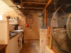 Maison | Cuisine privée | Micro-ondes, four, plaque de cuisson, cafetiÚre/bouilloire