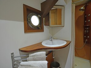 Mobile Home | Bathroom | Jetted tub