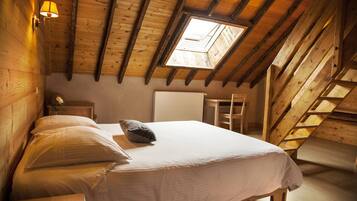 House | 6 bedrooms, individually furnished, bed sheets