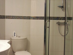 House | Bathroom | Shower - Charming Holiday Home in Régusse, Provence With Terrace (Regusse)