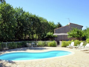 Outdoor pool - Charming Holiday Home in Régusse, Provence With Terrace (Regusse)