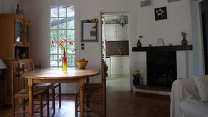 Unclassified image, 4 of 33, button - Charming Holiday Home in Régusse, Provence With Terrace (Regusse)