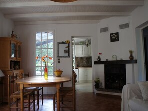 Dining - Charming Holiday Home in Régusse, Provence With Terrace (Regusse)