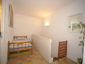 3 Schlafzimmer, individuell eingerichtet, Bettwäsche