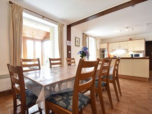 Dining - Detached Holiday Home in the Dordogne With Spacious Terrace and Private Pool (Bars)