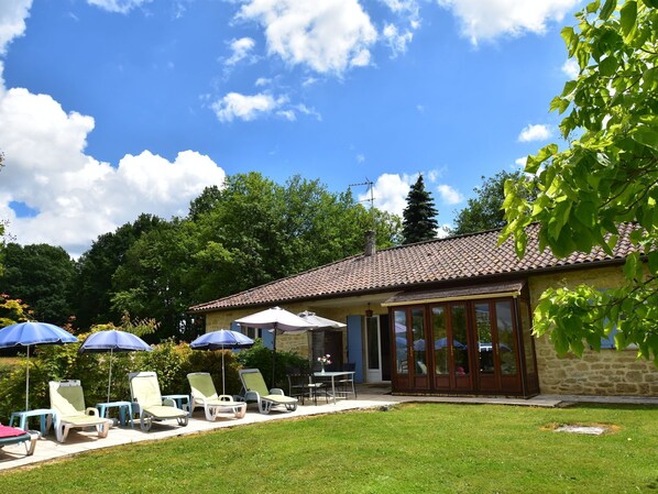 Bungalow | Exterior - Detached Holiday Home in the Dordogne With Spacious Terrace and Private Pool (Bars)