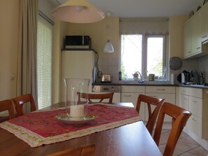 Fridge, microwave, dishwasher - Well-kept House with Garden near Lemelerberg (Lemele)