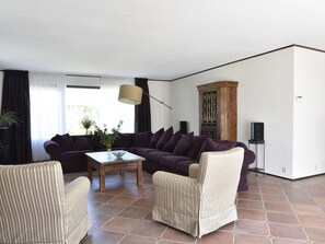 Living room - Spacious Holiday Home in Julianadorp With Garden (Julianadorp)