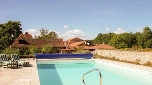 Pool - Exquisite Holiday Home in Issac With Swimming Pool (Issac)