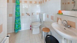 Unclassified image, 5 of 39, button - Cozy Apartment near Lake in Arum (Arum)