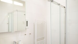 Bathroom - Modern Apartment in the Centre of Scheveningen Near the Beach (The Hague)