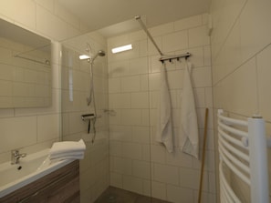 Apartment | Bathroom | Shower, towels