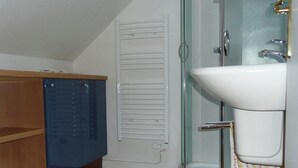 Unclassified image, 5 of 16, button - Pretty Little Holiday House With Veranda in Pordic (Pordic)