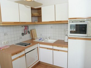 House | Private kitchen | Microwave, oven, dishwasher, highchair