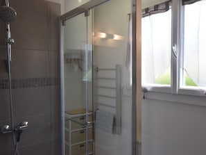 Bathroom - Gite on a Quiet Property, Through a Wine Garden Surrounding (Lagorce)