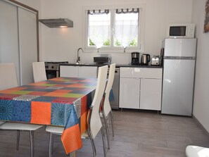 Dining - Gite on a Quiet Property, Through a Wine Garden Surrounding (Lagorce)