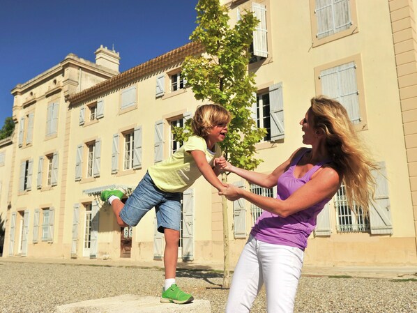 Apartment | Exterior - Comfortable Studio With Dishwasher Near Canal du Midi (Azille)