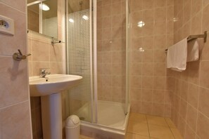 Apartment | Bathroom - Apartment in La Chapelle Near Ski Lift (La Chapelle-d'Abondance)