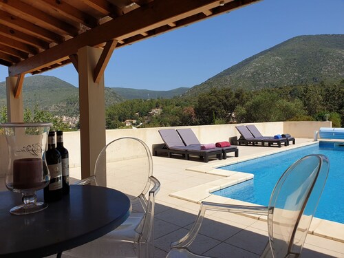 Beautifully Situated Villa With Swimming Pool and Beautiful View Over the River and Vineyards