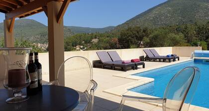 Beautifully Situated Villa With Swimming Pool and Beautiful View Over the River and Vineyards