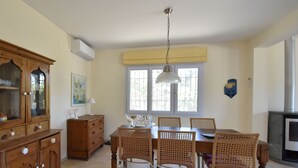 Dining - Beautifully Situated Villa With Swimming Pool and Beautiful View Over the River and Vineyards (Roquebrun)