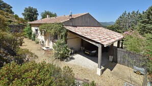 Exterior - Beautifully Situated Villa With Swimming Pool and Beautiful View Over the River and Vineyards (Roquebrun)