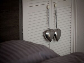 1 bedroom, individually furnished, bed sheets