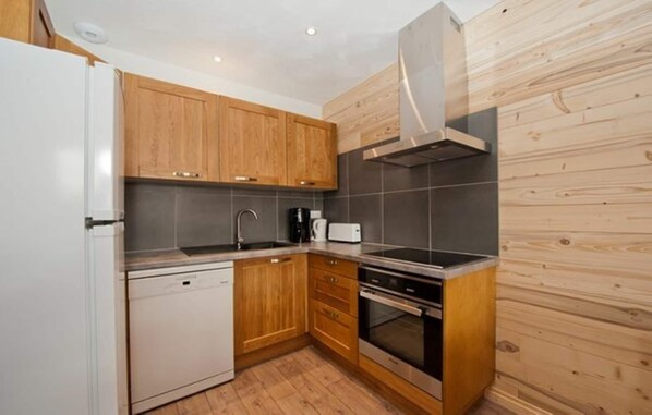Private kitchen - Chalet in Les Menuires by Les Trois Vallees (Les Belleville)