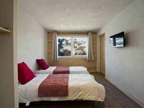 Chalet | Room amenity - Chalet in Les Menuires by Les Trois Vallees (Les Belleville)
