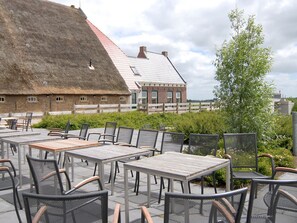 House | Balcony - Lush Farmhouse in St. Annaparochie With Infrared Sauna (Sint Annaparochie)