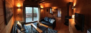 House | Living area - Lakeside Escape for 6 Guests (Beaulieu)
