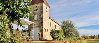 Beautiful Holiday Home With Swimming Pool