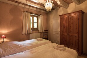 Cottage | 3 bedrooms, individually furnished, bed sheets - Cottage in Chaleix Near Forest & Lake (Chalais)