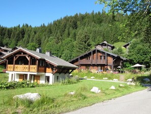 Exterior - Cozy Chalet in Les Gets With Sauna (Les Gets)