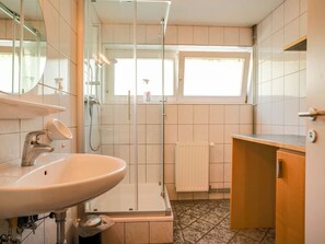 Bathroom - Scenic Manison with Sauna near Ski Area in Carinthia (Hermagor-Pressegger See)