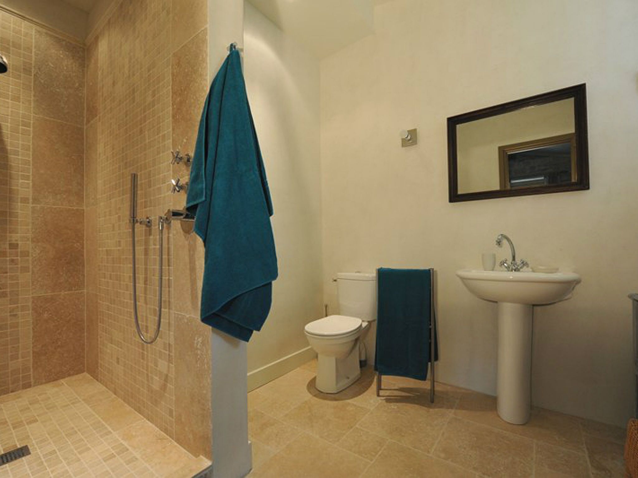 Villa | Bathroom | Shower, towels