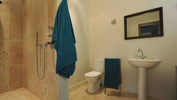 Villa | Bathroom | Shower, towels