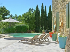 Outdoor pool - Quaint Villa in Castelnau-valence With Private Pool (Castelnau-Valence)