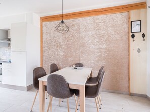 Dining - Elegant Mansion With Swimming Pool, Terrace, Sun-loungers (Rabastens)