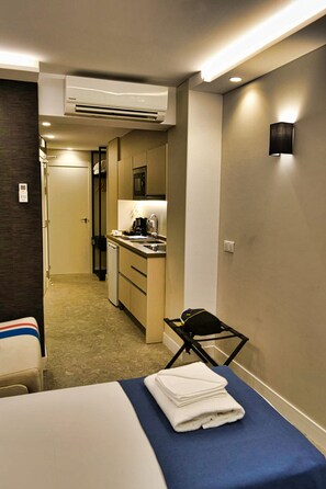 Fridge, microwave, stovetop, coffee/tea maker - GBH Hotel-Apartamentos Posidonia (Benidorm)