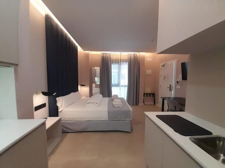 Studio, Ground Floor | In-room safe, soundproofing, iron/ironing board, cribs/infant beds